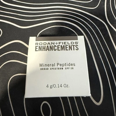 Rodan + Fields Enhancements Mineral Peptides SPF20 Light 4g 0.14oz Face Powder - Image 1 of 4