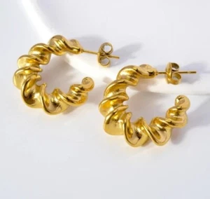 Woman's 18k Gold Plated stainless steel Hypoallergenic Waterproof earrings - Picture 1 of 5
