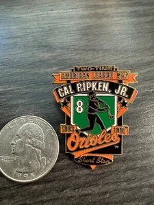 De colección 1995 Cal Ripken Jr #8 Liga Americana 2x Jugador Más Valioso Solapa Sombrero Prendedor 1983/1991 - Imagen 1 de 2