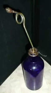 ¿De colección década de 1930? Botella azul cobalto a prueba de polillas en aerosol Larvex con aplicador de latón RARO - Imagen 1 de 8