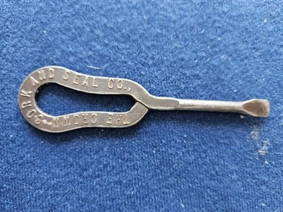 Venta inmobiliaria - Destornillador de metal antiguo corona corcho y sello 4" Foto 1 de 2