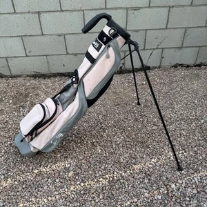 Bolsa Sunday Golf Loma Rosa 5 Bolsillos 8 Palos 1.95 Libras Autoportante Correa Única - Imagen 1 de 11