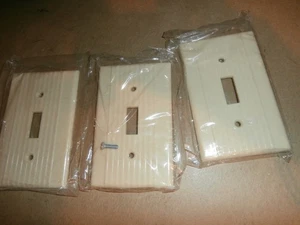 3 Vintage Leviton Ivory Ribbed Switch Cover Plates w/ Screws - Picture 1 of 3