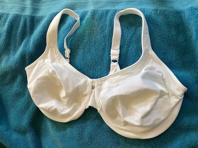 NWOT Olga bra 40DD white #35912 underwire 3 hook back closure - Image 1 of 3
