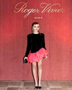 Kiernan Shipka Hochglanz Foto 8,5" x 11" umrandet #402 - Bild 1 von 1