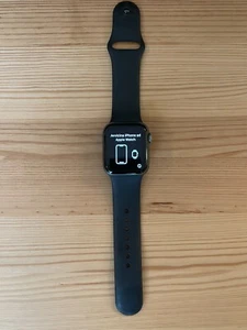Apple Watch Series 4 40mm space grey aluminiowa obudowa z czarnym paskiem sportowym (GPS) - Zdjęcie 1 z 13