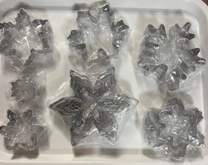 NUEVO Juego de 12 Cortadores de Galletas Mezclados Invierno COPO DE NIEVE Formas - Imagen 1 de 5