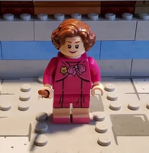 Professor Dolores Umbridge 75967 Harry Potter LEGO Minifigure Magenta Dress - Picture 1 of 2
