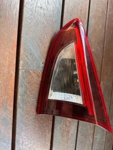 MAZDA 2 REAR GARNISH TAILGATE LIGHT RIGHT SIDE 2014,2015,2016,2017,2018,2019 - Picture 1 of 1