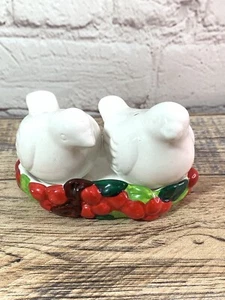 Vintage White Doves In Holly Berry Tray Salt & Pepper Shakers, Russ Berrie Co - Picture 1 of 9
