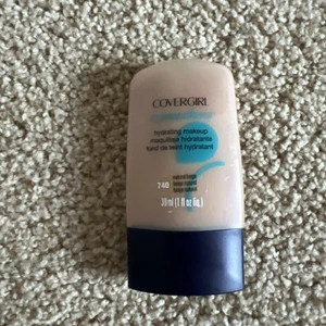 Covergirl CG Smoothers Hydrating Makeup #740 natural BEIGE (New/Discontinued) - Picture 1 of 2