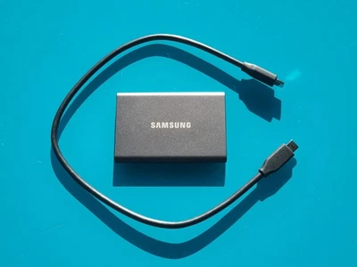 Samsung T7 Portable External SSD 2TB USB 3.2 Gen 2 MU-PC2T0T With USB-C Cable - Image 1 of 4