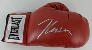 Julio Cesar Chavez Autographed Signed Everlast Boxing Glove (JSA COA) - Picture 1 of 4