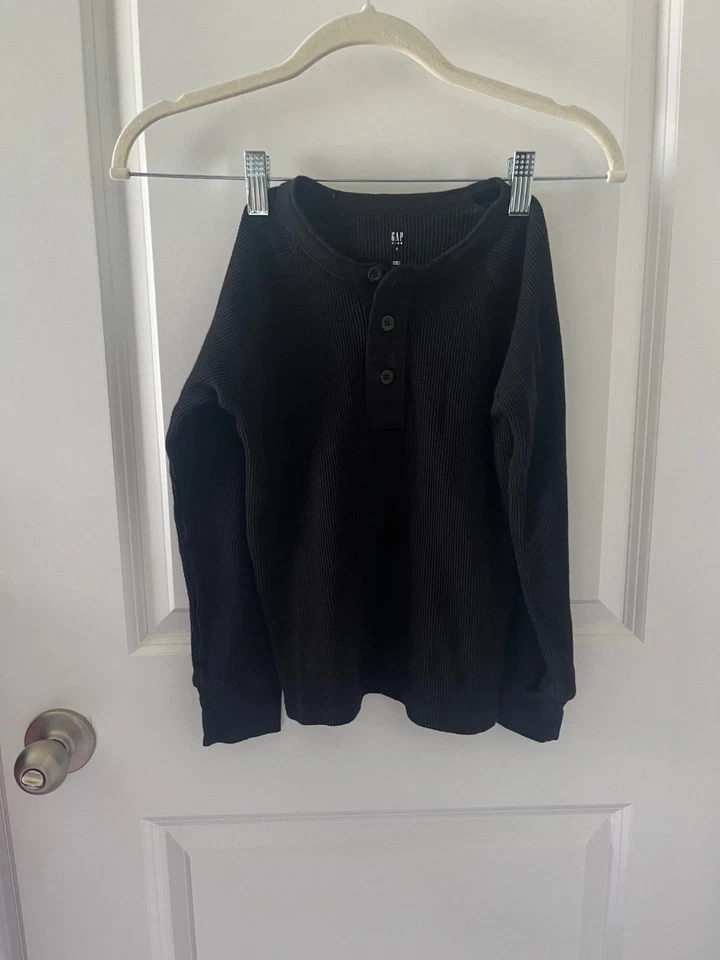 GAP Boy's Black Knit Henley Size Small - Image 1 of 1