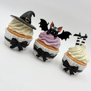 Juego de 3 estatuillas de magdalenas de Halloween patas de bruja murciélago golosinas dulces decoración - Imagen 1 de 9