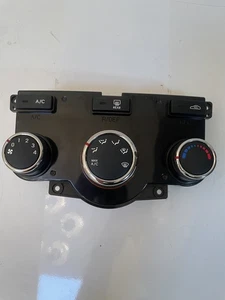 2010-2013 Kia Forte Climate Control Unit Ac / Heater Control - Picture 1 of 3