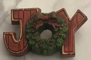 Vintage Hallmark Christmas Holiday Joy Wreath Brooch Pin Hal-51 - Picture 1 of 4