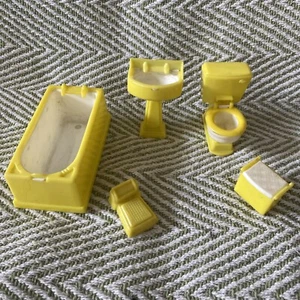 Dolls House Vintage 50s 60s Yellow & White Plastic 5 Piece Bathroom Set KLEEWARE - Picture 1 of 17
