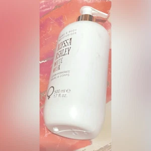 Hand &Body moisturizer By Alyssa Ashley White Musk 500ML - Picture 1 of 5