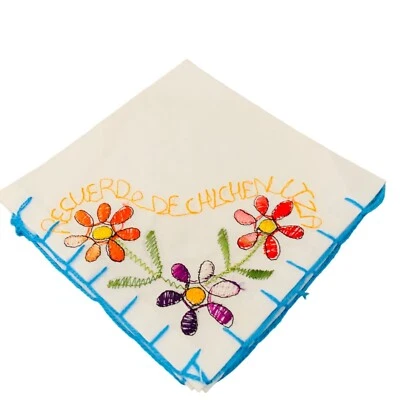 Pañuelo bordado hecho a mano recuerdo Chichén Itzá México diseño floral Foto 1 de 4