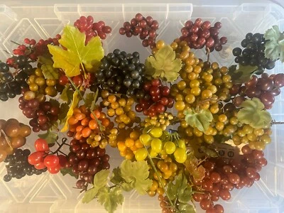 Grande lote de aglomerado de uvas de borracha vintage meados do século cachos de uva para exibição de frutas - Imagem 1 de 4