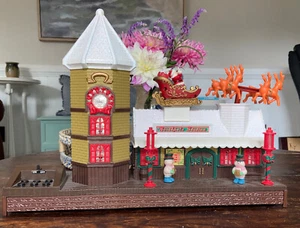 VINTAGE Sears 1993 TOY STATE NORTHPOLE TRAIN STATION TALKING SOUNDS LIGHTS USED - Picture 1 of 13