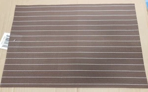 2er Set PVC Innen/Außen PVC Tischsets (12"x18") WEISSE STREIFEN AUF BRAUN, RLP - Bild 1 von 7