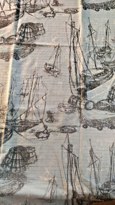 TISSU 1950 VINTAGE ST TROPEZ A MOTIF DE MER noir, beige sur fond bleu SOGYCOLOR - Photo 1/4