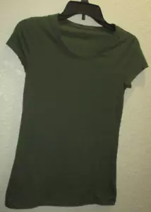 Camiseta para mujer/adolescente No Boundaries verde manga gorra cuello en V talla pequeña - Imagen 1 de 3