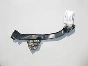 Mercedes-Benz  A2115460943 Plastic cable holder on rear right wheel arch E-Cl... - Imagen 1 de 4