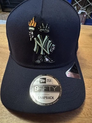 New Era 9Fifty New York Yankees Dibujos Animados Estatua de la Libertad Snapback Pre Curvado Foto 1 de 4