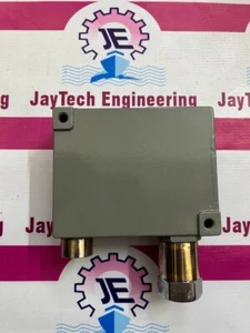 TRAFAG 8202.79.2212 PRESSURE TRANSMITTER 839225.0.00.01-005 - Picture 1 of 7
