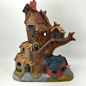 Casa en el árbol de hadas de cerámica pintada a mano iluminada vintage o decoración de Halloween - Imagen 1 de 12