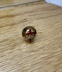 Rare 1930s or 1940s Near Mint 14K Gold Knights Templar Crown & Cross Lapel Pin - Picture 1 of 2