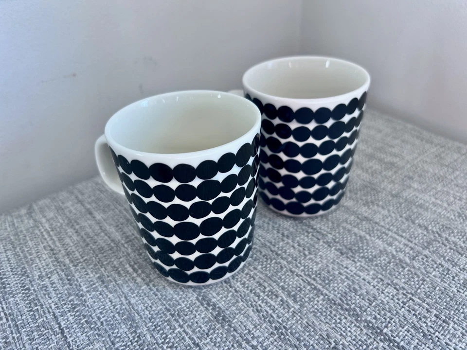 Par de tazas MARIMEKKO Siirtolapuutarha Räsymatto blanco y negro 3,75" H 3" W  Foto 1 de 4
