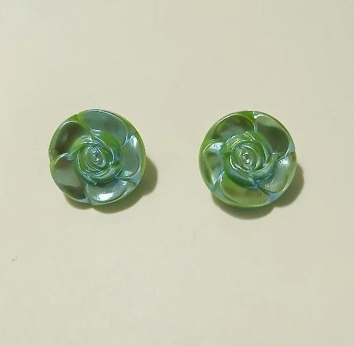 Par de botones de caña de rosa verde de vidrio checo, 18 mm Foto 1 de 1
