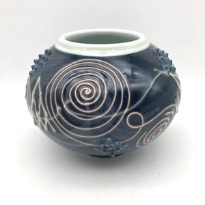 Jarrón de cerámica redondo de colección pasteles azules geométricos texturizados ¡FIRMADO! MCM - Imagen 1 de 14