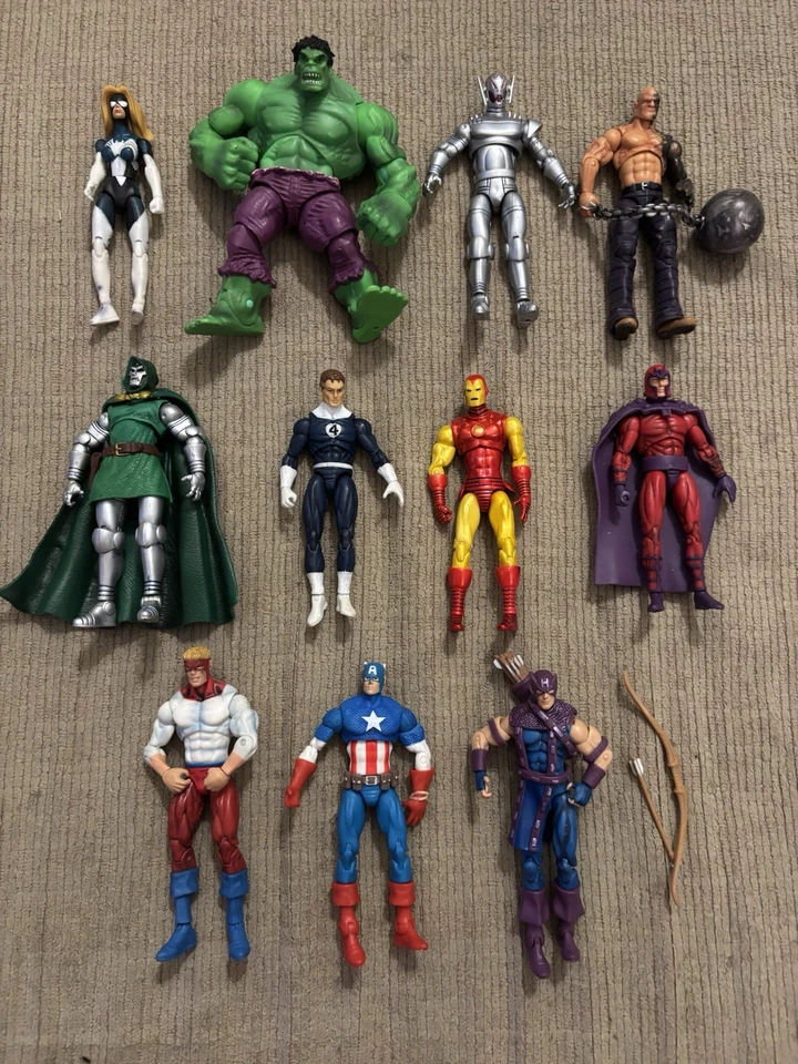 Marvel Universe Secret Wars 3.75" Action Figures Lot of 11 Hulk, Magneto, Ultron - Image 1 of 1