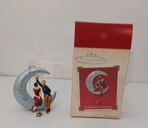 2002 Hallmark Andenken Ornament - Our Christmas Together - Paar auf Mond - * - Bild 1 von 14