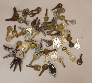 75 verschiedene antike Vintage Schlüssel Sammlung perfekt für Kunstprojekte - Bild 1 von 19