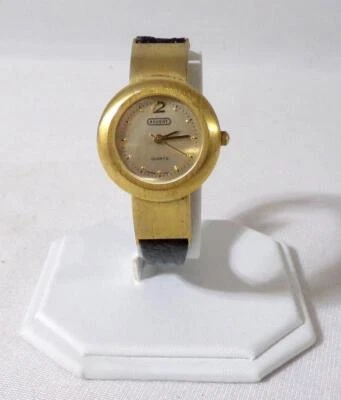 Reloj llamativo dorado cepillado moda pasarela diseñador Regent para dama Foto 1 de 4