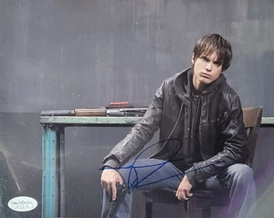 Thomas Dekker Authentic Signed 8x10 Photo W/ JSA Sticker COA Sarah Conner Chron. - Picture 1 of 3