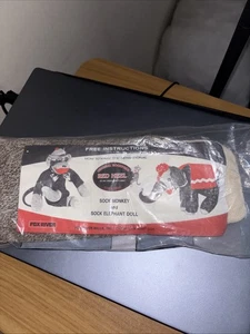 Vintage rote Fersensocke Affe und Socke Elefant Puppe Kit ungeöffnet Fox River USA V6186 - Bild 1 von 4