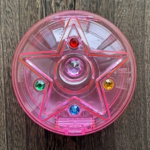 Sailor Moon Isetan Casio BABY-G G-SHOCK custodia spilla ufficiale SOLO Bandai 2015 - Foto 1 di 4