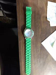 CUARZO BORA JAPÓN MVMT. RELOJ COLOR VERDE LIMA Y PLATA CON CORREA FLEXIBLE VERDE - Imagen 1 de 8