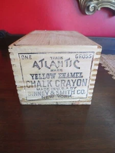 Vntg Wood Dove Tail Box w/lid Atlantic Yellow Enamel Chalk Crayon Binney & Smith - Picture 1 of 11