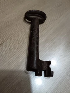 Ancienne clé clef fer forgé, trouée, 18 XVIII ème. 10cm. Bon état.  - Photo 1/10