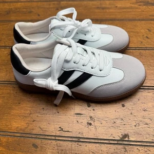 Zapatillas informales de gamuza blancas y grises talla Euro 36 - Imagen 1 de 6