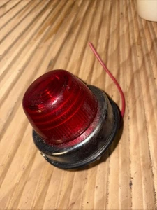 Vintage Yankee 975 Red Plastic Beehive Marker-Tail Light-Turn Signal SAE-DP-63 - Picture 1 of 5
