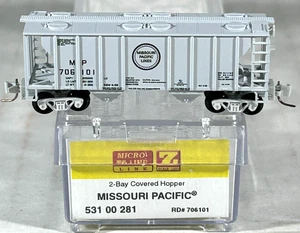 MICRO-TRAINS Z SC 2-BAY COVERED HOPPER CAR MISSOURI PACIFIC  53100281 - Picture 1 of 3